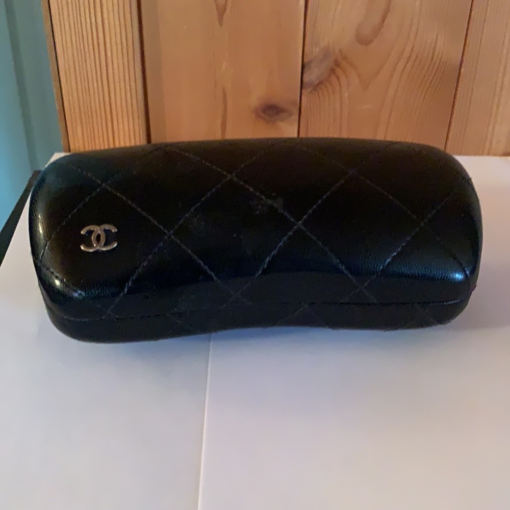 CHANEL - Picture 4 of 8